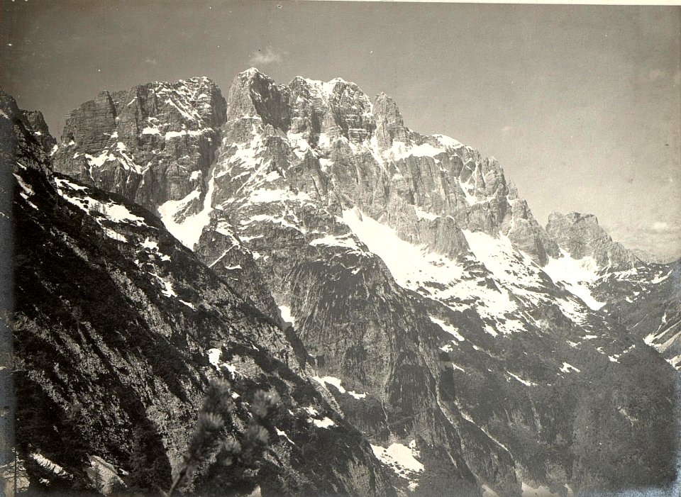 Panorama von Montasch, Kopfach und Mittagskofel vom Kleinen Nabois Kote 1725, aufgenommen am 2.6.1916 (BildID 15474690)