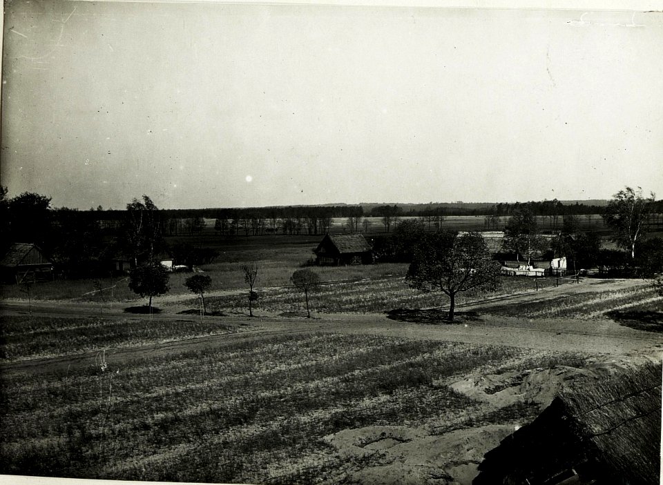 Panorama eigener Stellungen bei und nördlich von Gorzanow (Grafenort). Eigene Schützengräben erkennbar. Geländecharakteristik des Angriffsraumes. (BildID 15589515)