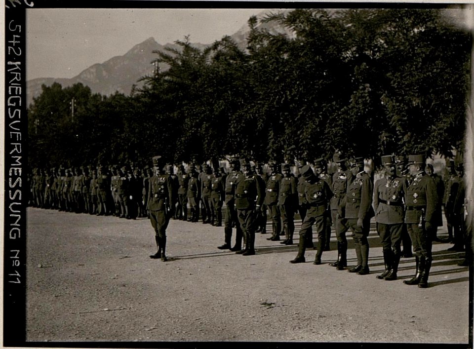 Parade des Infanterieregiments Nr. 59 vor Kaiser Karl in Trient (BildID 15733524)