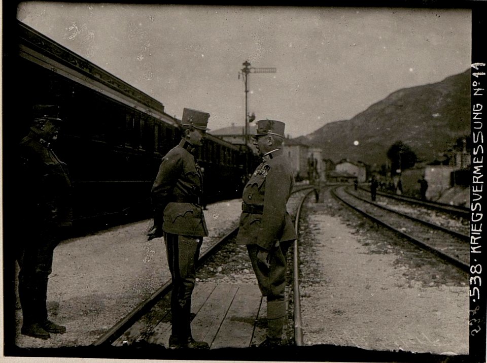Parade des Infanterieregiments Nr. 59 vor Kaiser Karl in Trient (BildID 15733496)