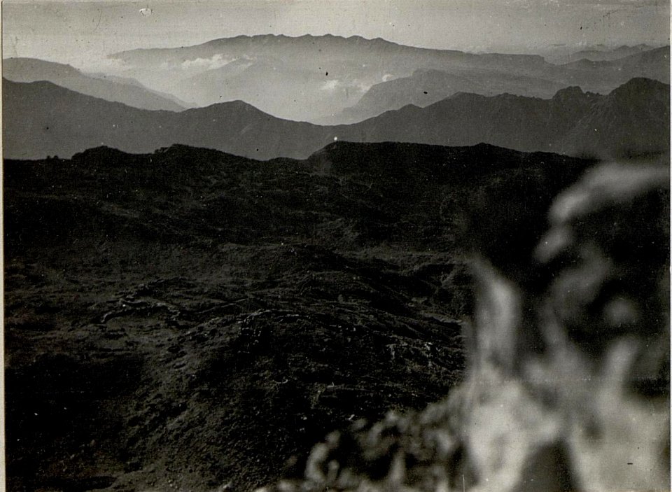 Panorama, Standpunkt Pasubio. (3. Teilbild zu WK1 ALB083 24395a) (BildID 15633220)
