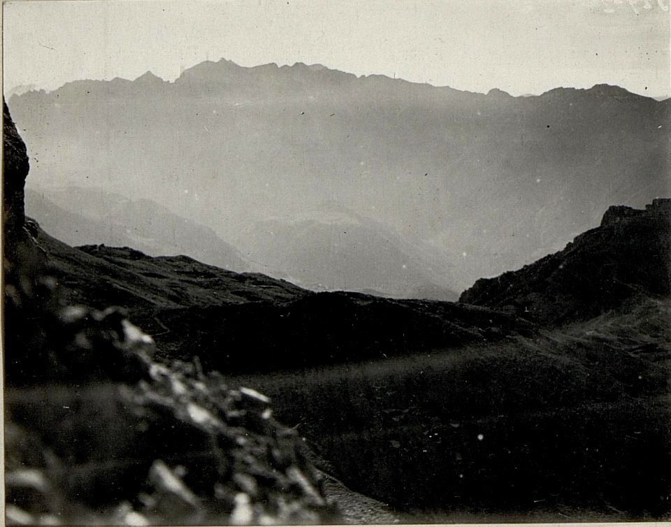 Panorama, Standpunkt Pasubio. (1. Teilbild = WK1 ALB083 24395a) (BildID 15633206)