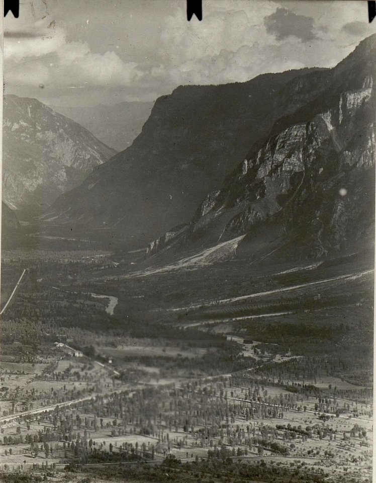 Panorama, Standpunkt S. Pietro (7. Teilbild zu WK1 ALB083 24379a) (BildID 15632477)