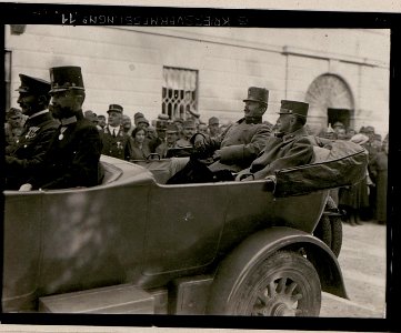 Parade des Infanterieregiments Nr. 59 vor Kaiser Karl in Trient (BildID 15733412)