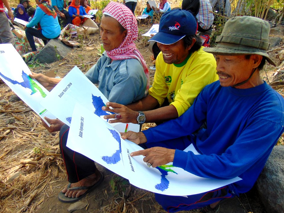 Para Petani Membahas Perkiraan Curah Hujan (39594702912)