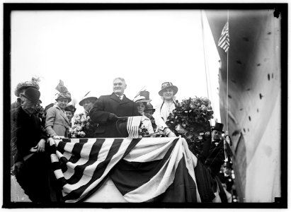 PENNSYLVANIA, U.S.S. LAUNCHING, NEWPORT NEWS, VA. CHRISTENING STAND; GOVERNOR BRUMBAUGH OF PA. AND SPONSORS LCCN2016866222