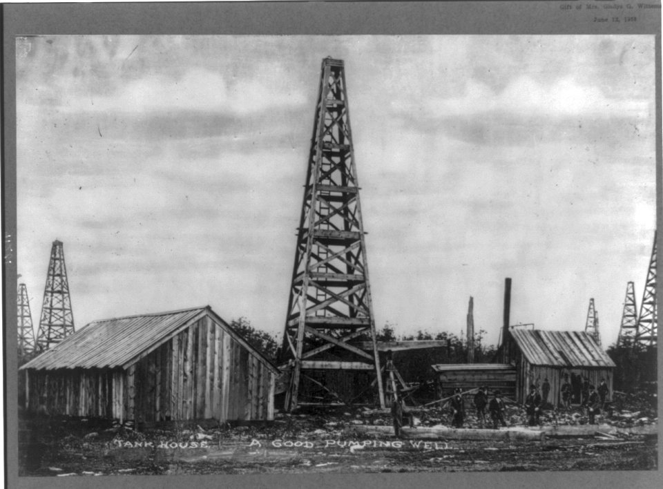 Pennsylvania. Tank house and good pumping oil well LCCN2010649525