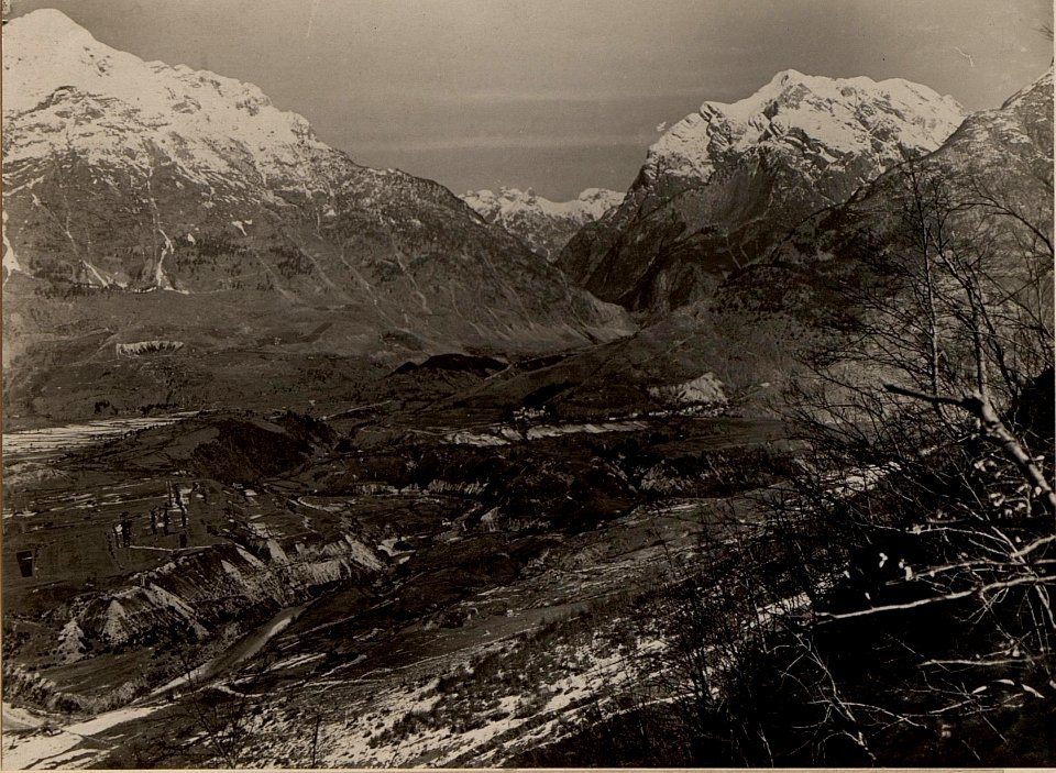 Panorama des Flitscher Beckens, Standort Kote 806, aufgenommen am 21.April 1916 (BildID 15473416)