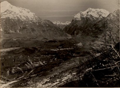 Panorama des Flitscher Beckens, Standort Kote 806, aufgenommen am 21.April 1916 (BildID 15473416)
