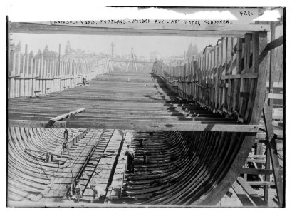 Peninsula yard, Portland, Wooden Auxiliary motor schooner LCCN2014704870