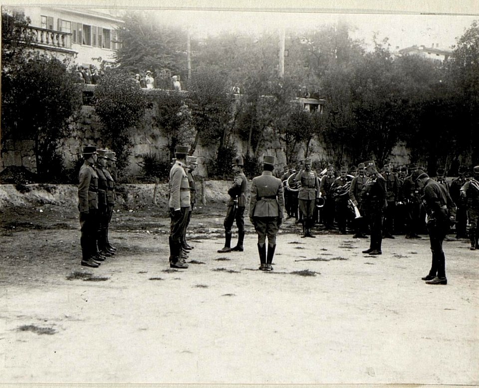 Parade des Infanterieregiments No. 59 vor Kaiser Karl in Trient (BildID 15628865)