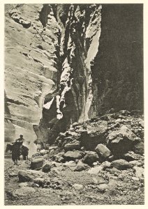 Petra Der Sîk natürliche Felsspalte, etwa 2500 m lang, östlicher Zugang zur Stadt. LCCN2014648755
