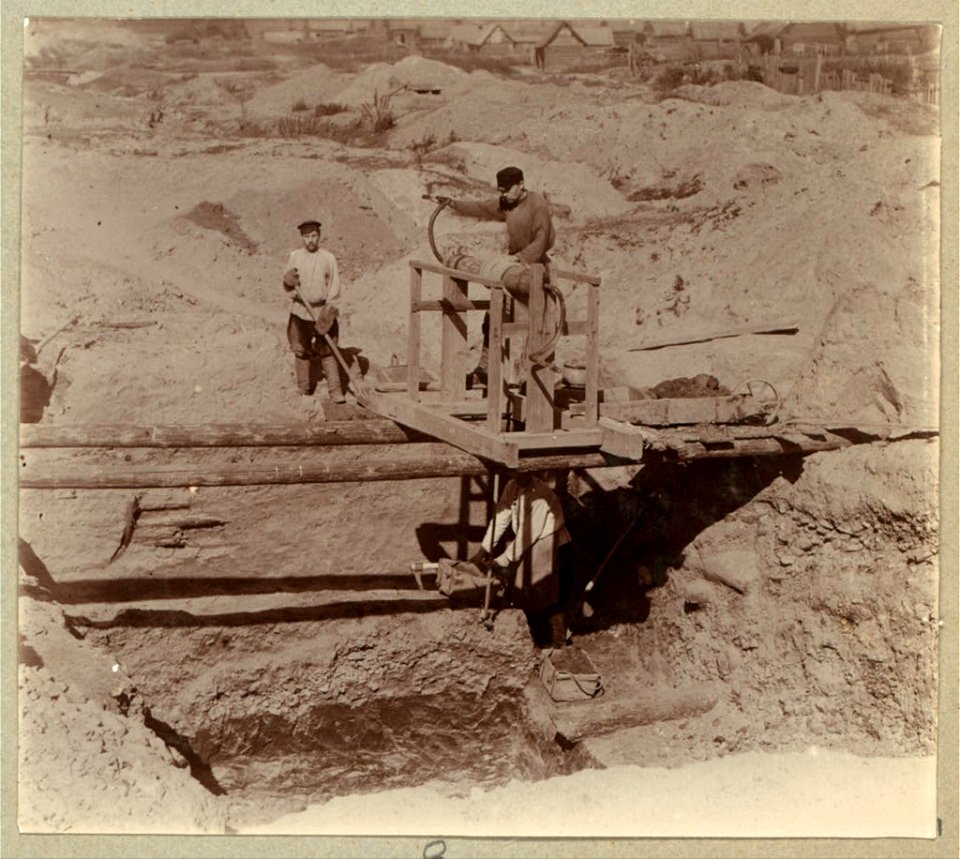 PG - Recovery of gold-bearing sand near Berezovsky
