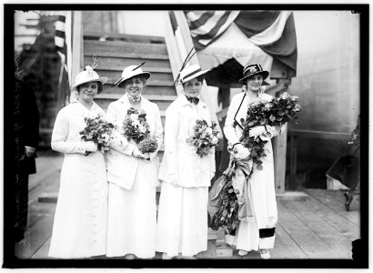 PENNSYLVANIA, U.S.S. LAUNCHING, NEWPORT NEWS, VA. MISS E. KOLB AT RIGHT AND MAIDS- MISS K. KOLB; MISS K. MARTIN; MISS HARROLD LCCN2016866224
