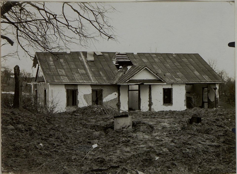 Pfarrhaus zerstört. F.J.Baon Nro.28. Lopuszno, 29.II.1916. (BildID 15454055)