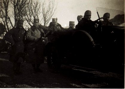 Pedratsches, Auto mit Brigadier. (BildID 15582359)