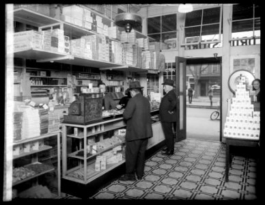 Peoples Drug Store, 14 & U, interior, (Washington, D.C.) LCCN2016823716 photo