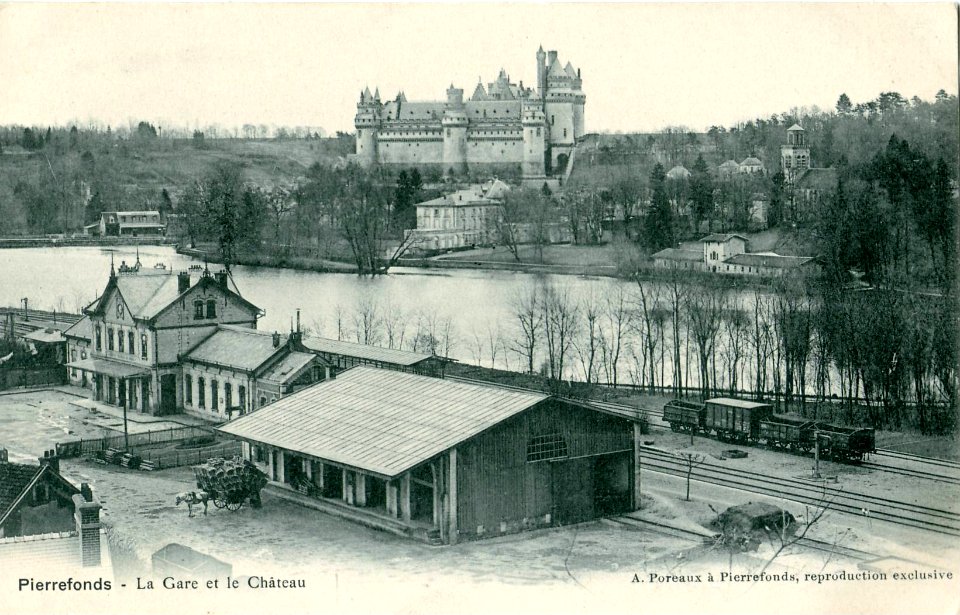 PIERREFONDS - La Gare et le Chateau