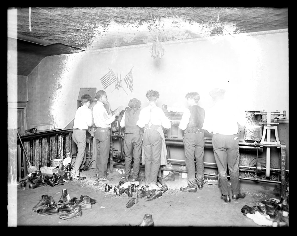 Quality shoe repair shop LCCN2016851989