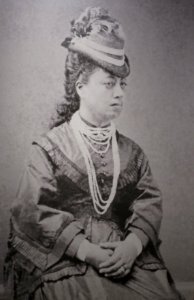 Queen Emma wearing Niihau lei
