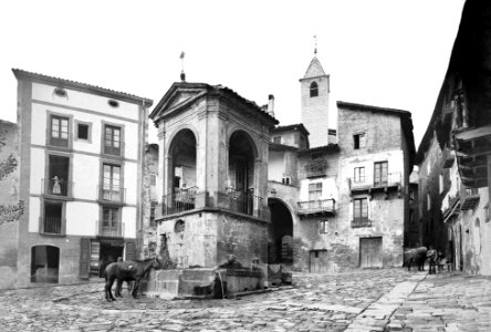 Plaça Sant Joan de Solsona amb un cavall bevent aigua en una font i una església al fons (Restored)
