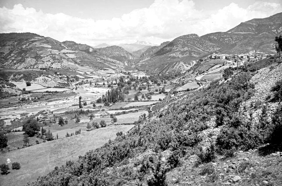 Poble i vall de Biniés (cropped)