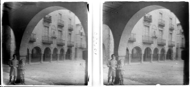 Plaça porticada de Sant Joan de les Abadesses (SaP 330 10)
