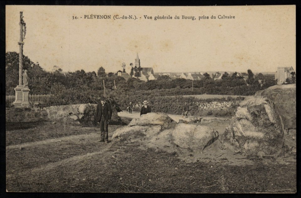 Plévenon - Vue générale du bourg prise du calvaire - AD22 - 16FI3837
