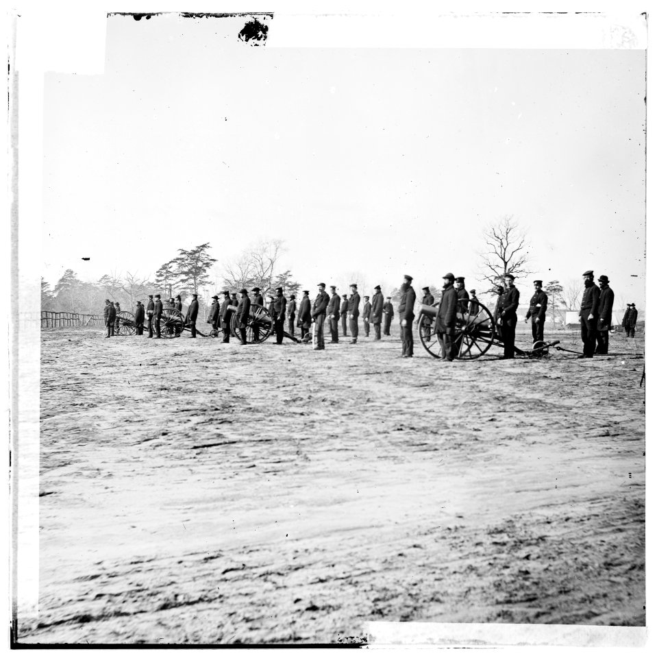 Point of Rocks, Va., vicinity. Crew of U.S. Army gunboat General Foster ashore with howitzers LOC cwpb.02030