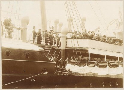 R Dührkoop - Ankunft des Prinzen Heinrich, des Hamburger Senats und der Ehrengäste auf der Augusta Victoria (27.5.1897)