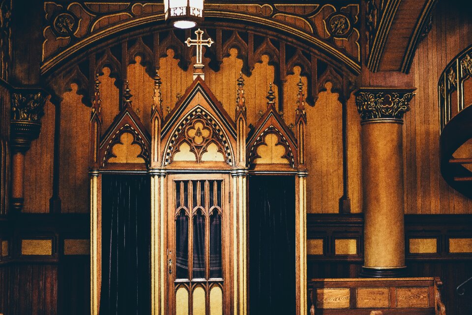 Ceiling wall door