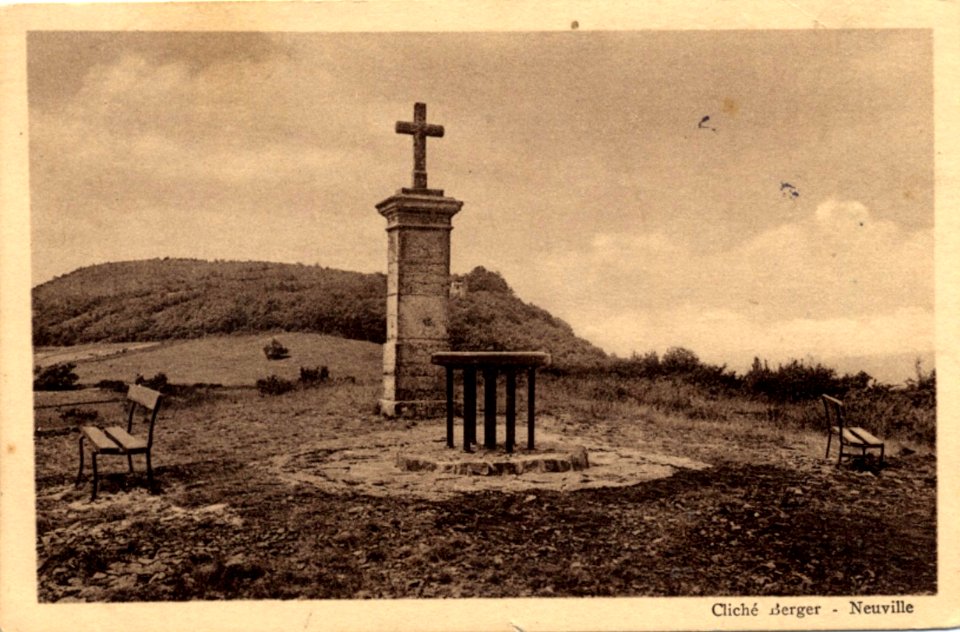 Poleymieux (Rhône) - Le calvaire 4