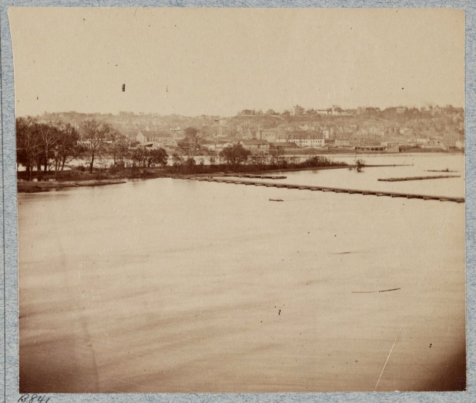 Pontoon bridges across James River LCCN2014645923