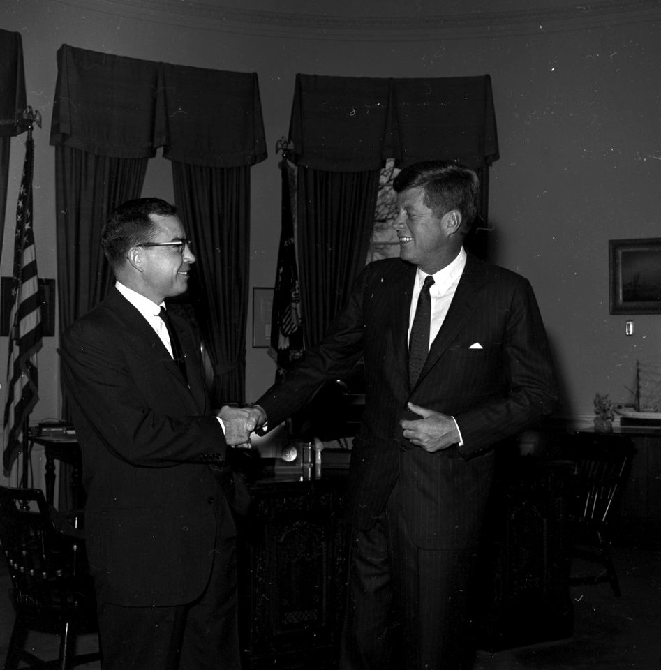 President John F. Kennedy Meets with Jack Beatty (02)