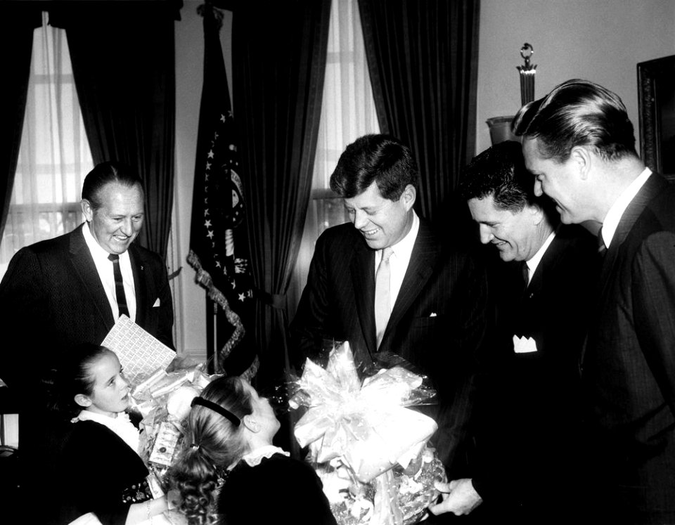 President John F. Kennedy Meets with Representatives of the Easter Seal Campaign (01)