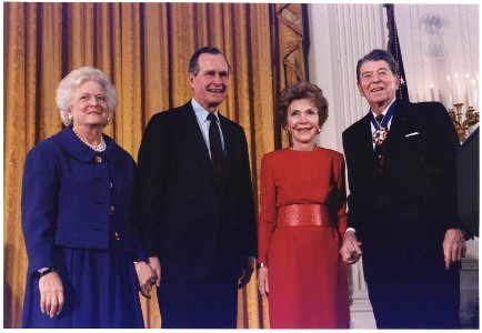 President Bush presents the Medal of Freedom award to former President Ronald Reagan at a ceremony in the East Room - NARA - 186463