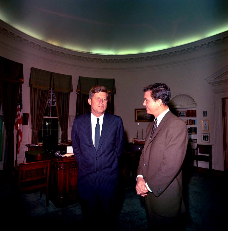 President John F. Kennedy with Actor Cliff Robertson (02)