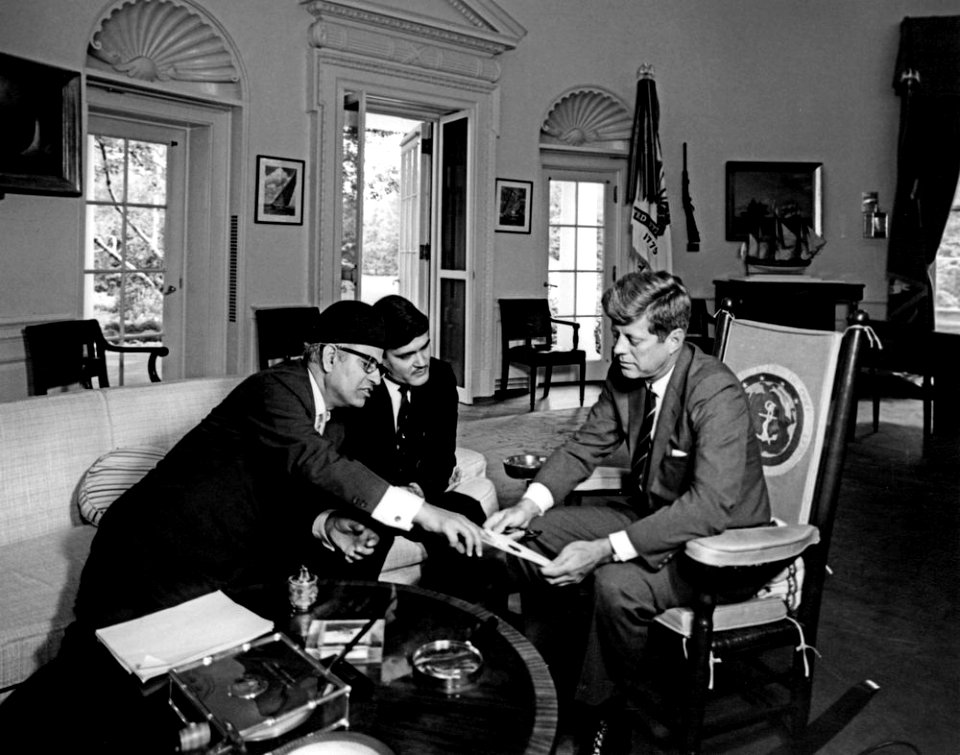 President John F. Kennedy with Chairman of the Council of Ministers of Nepal, Dr. Tulsi Giri (02)