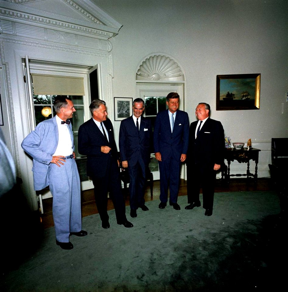 President John F. Kennedy with Midwestern Governors (04)
