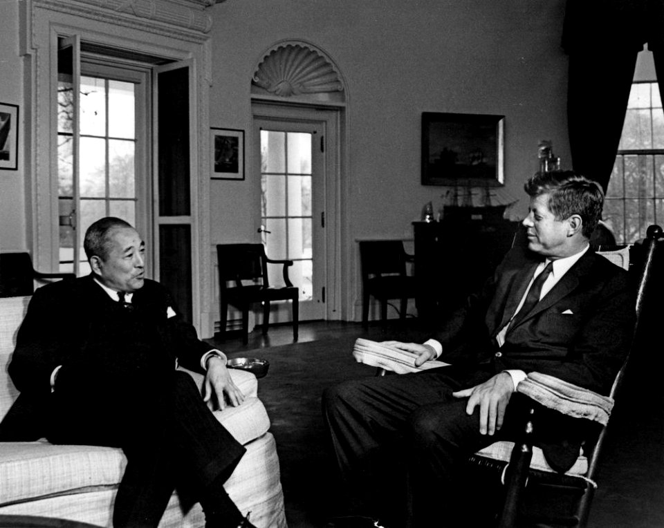 President John F. Kennedy with Outgoing Ambassador of Japan, Koichiro Asakai (01)
