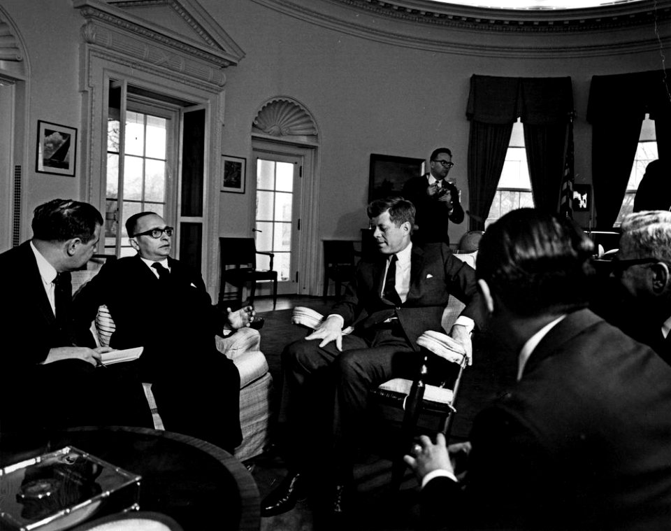 President John F. Kennedy with Governor-elect of Ceará, Brazil, Virgílio Távora (02)