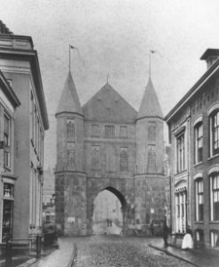 Poelepoort - replica 1879 (buitenzijde)