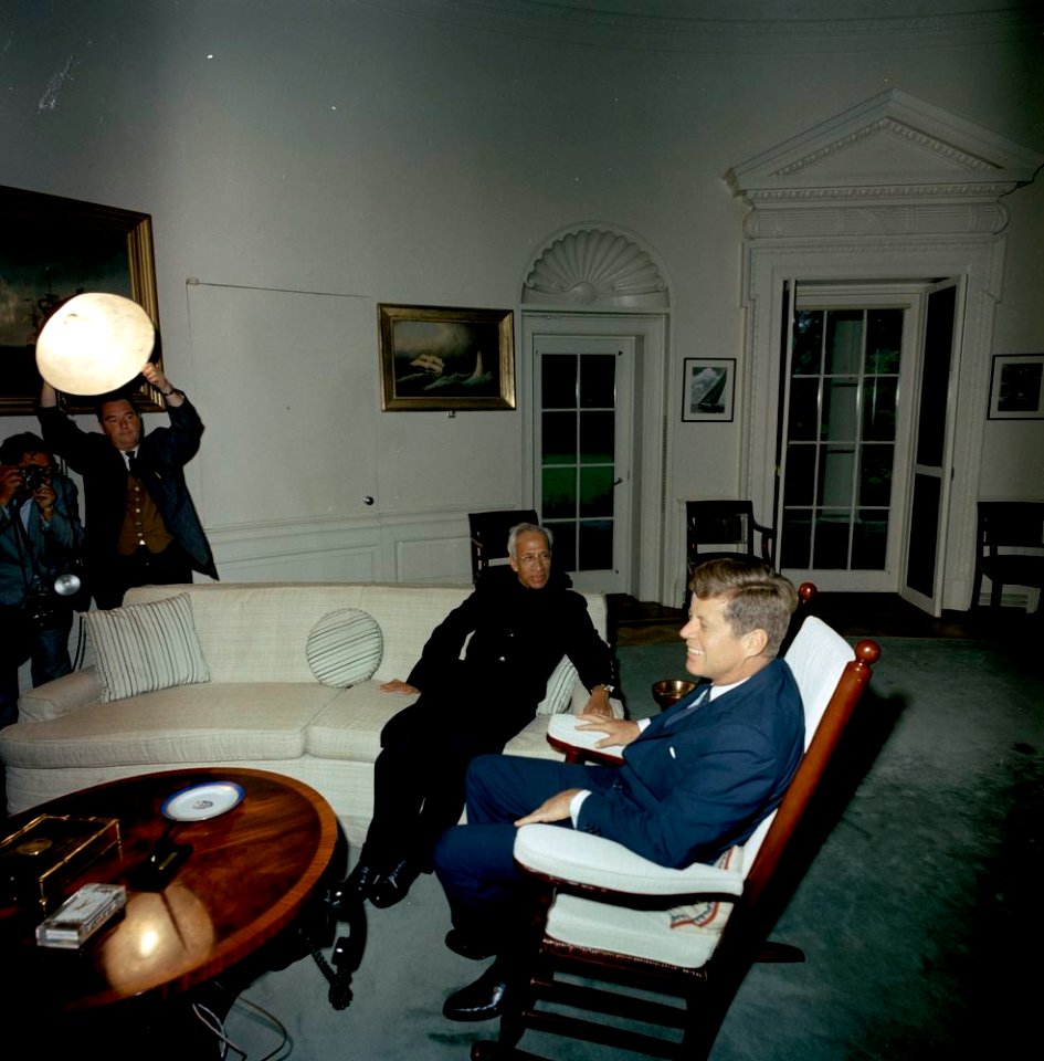 President John F. Kennedy with Indian President Sarvepalli Radhakrishnan, in the Oval Office (3)