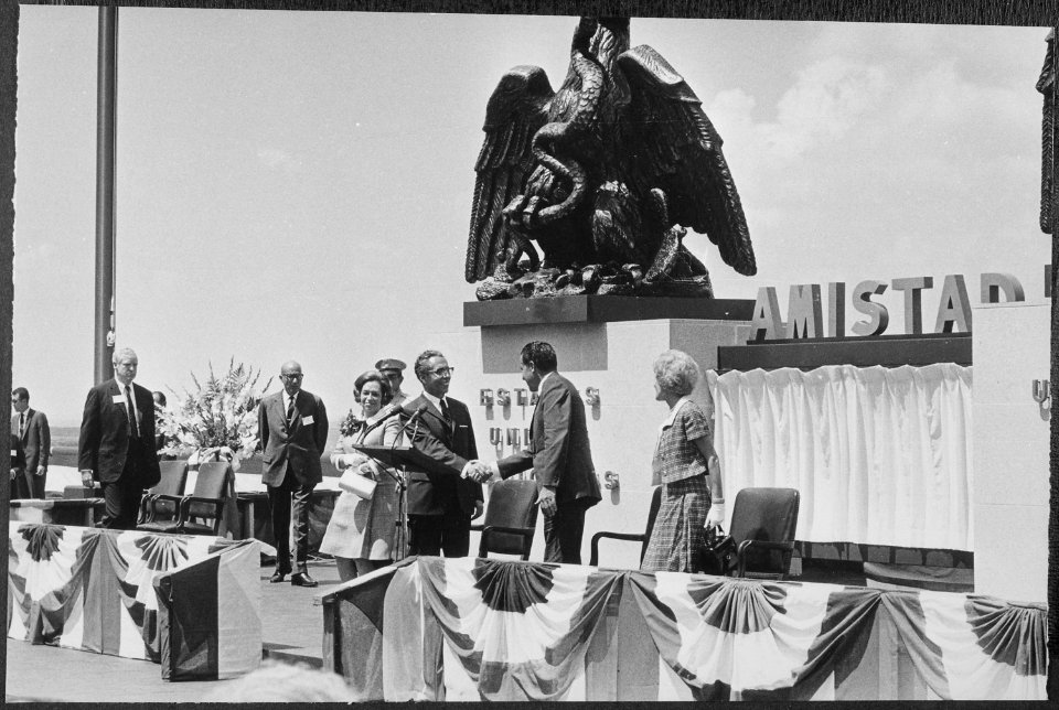 President Nixon shaking hands with the President of Mexico - NARA - 194657