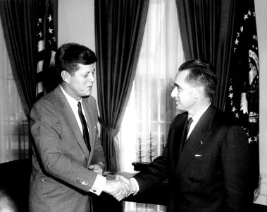 President John F. Kennedy Meets with the President of the National Assembly of France, Jacques Chaban-Delmas (01)