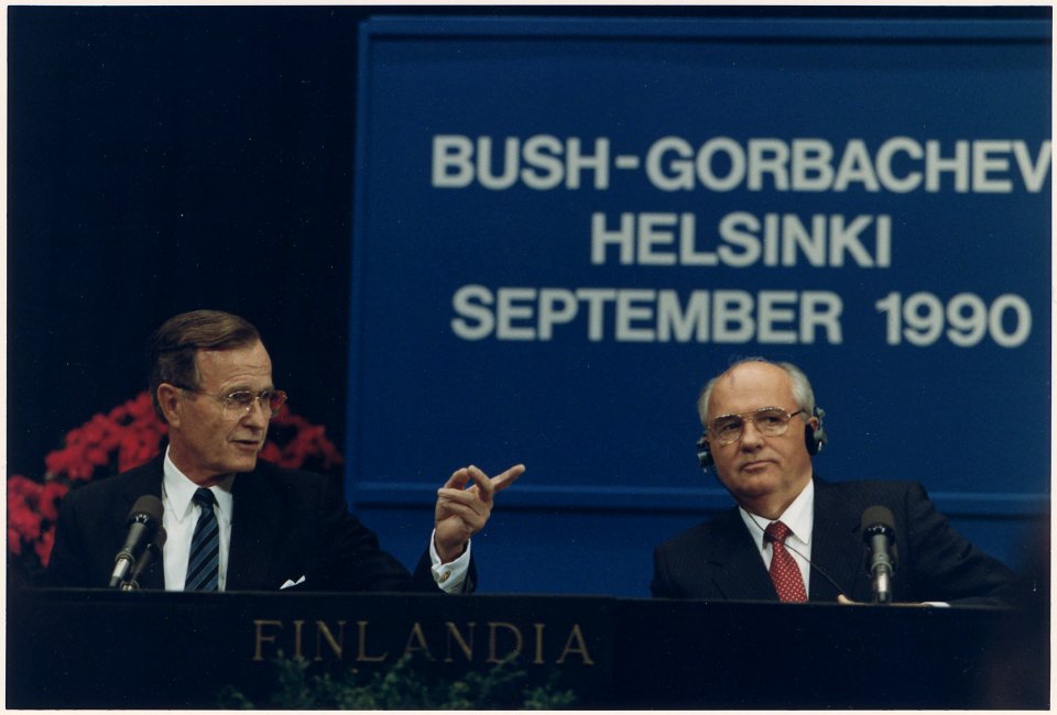 President Bush and President Gorbachev give a joint press conference at Findlandia Hall, Helsinki, Findland during... - NARA - 186420