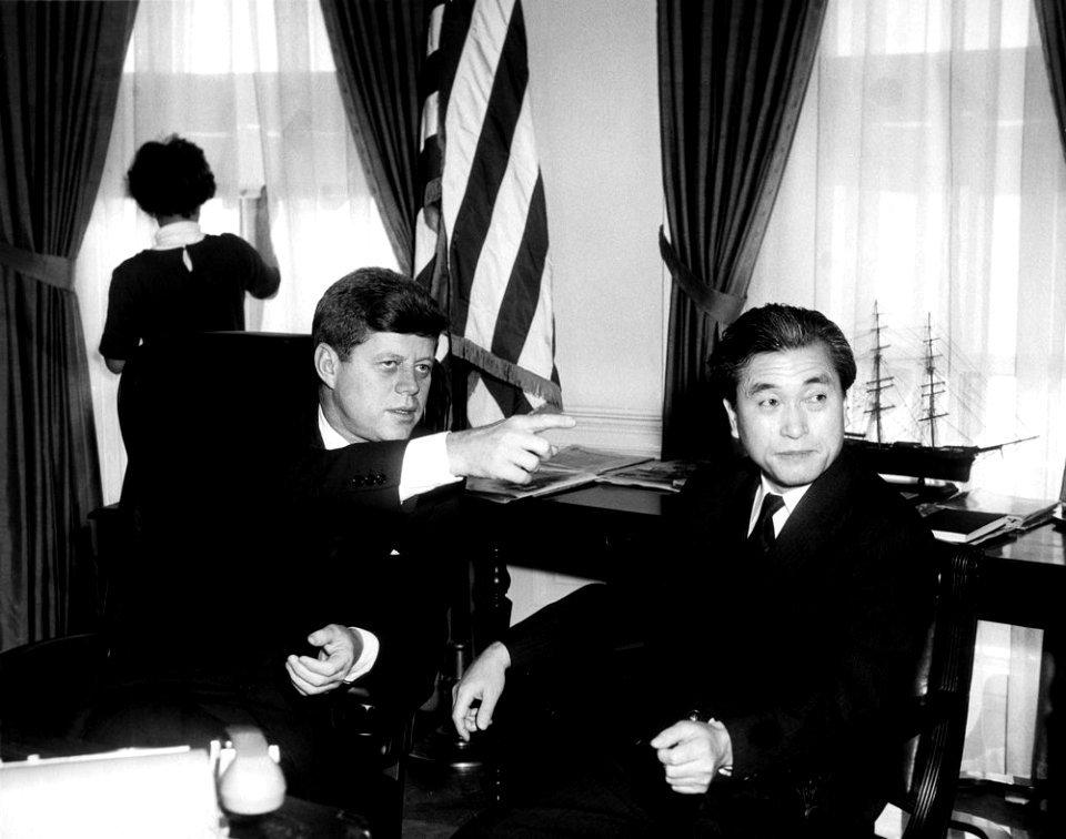 President John F. Kennedy with President of Japan Trade Union Congress, Minoru Takita (01)