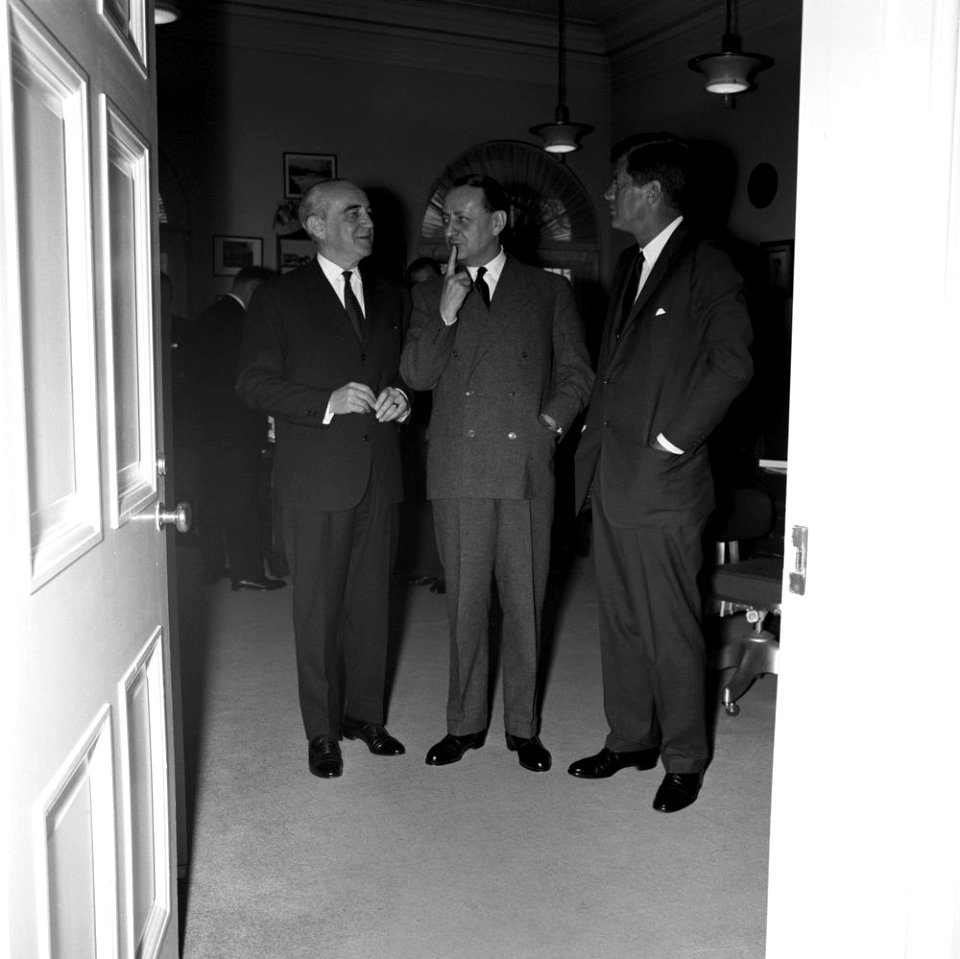 President John F. Kennedy with Minister of State for Cultural Affairs of France, André Malraux (02)