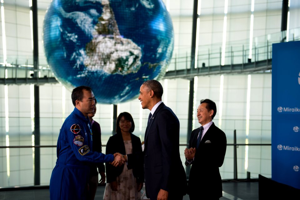 President Obama Greets Japanese Astronauts and Students - Flickr - East Asia and Pacific Media Hub