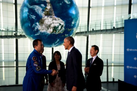 President Obama Greets Japanese Astronauts and Students - Flickr - East Asia and Pacific Media Hub